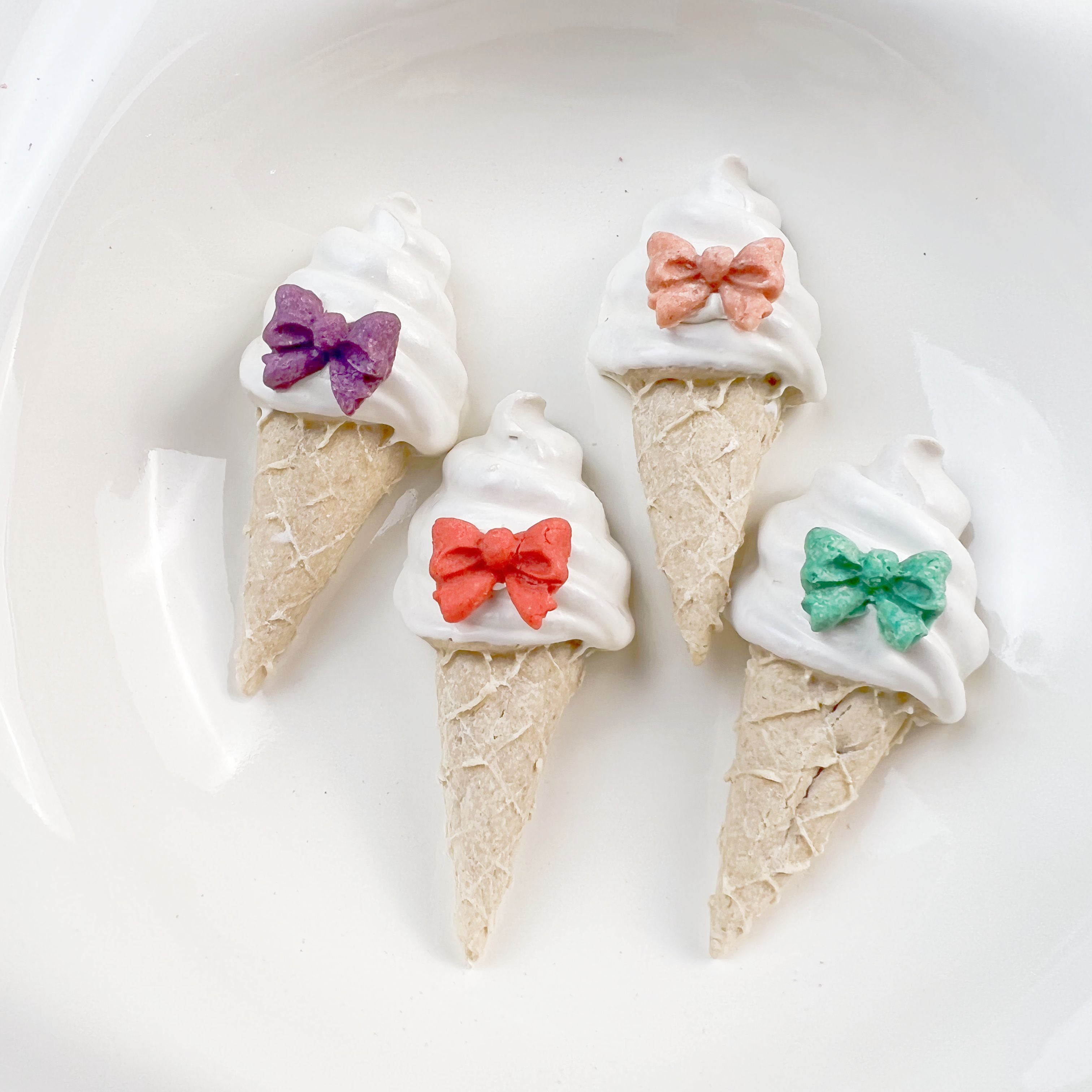 Handcrafted Chicken &amp; Cheese Pet Ice Cream Biscuits – 20-Pack, 100% Natural, No Additives, Fresh Ingredients – Perfect for Meal Toppers or Training Treats