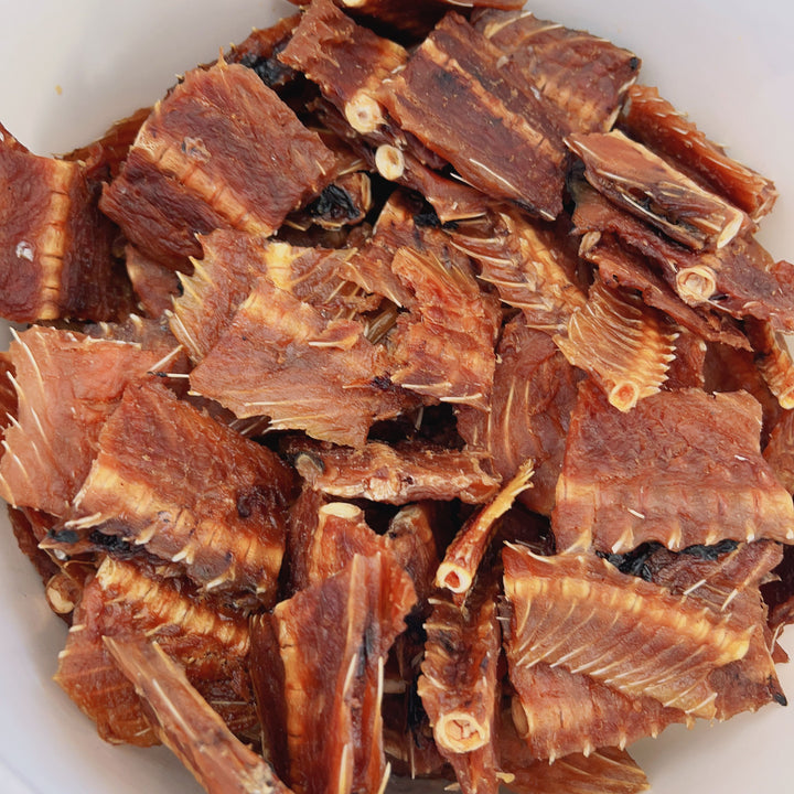 Handcrafted Salmon Skin Pet Treats – Rich in Vitamin D &amp; Omega-3 Fatty Acids, Promotes Growth &amp; Coat Shine, Dental Health, No Additives – 20 Pieces, Individually Vacuum-Sealed