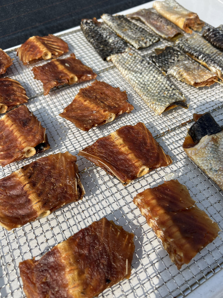 Handcrafted Salmon Skin Pet Treats – Rich in Vitamin D &amp; Omega-3 Fatty Acids, Promotes Growth &amp; Coat Shine, Dental Health, No Additives – 20 Pieces, Individually Vacuum-Sealed