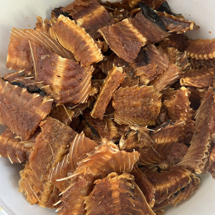 Handcrafted Salmon Skin Pet Treats – Rich in Vitamin D &amp; Omega-3 Fatty Acids, Promotes Growth &amp; Coat Shine, Dental Health, No Additives – 20 Pieces, Individually Vacuum-Sealed