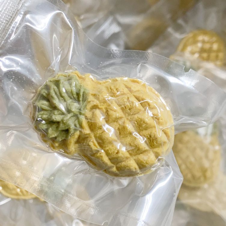 Handcrafted Pineapple Biscuit Dog Treats – Chicken, Cheese, & Veggie Blend – 20 Pieces, Individually Vacuum-Sealed – No Additives, No Preservatives, Healthy Training & Meal Topper Treats