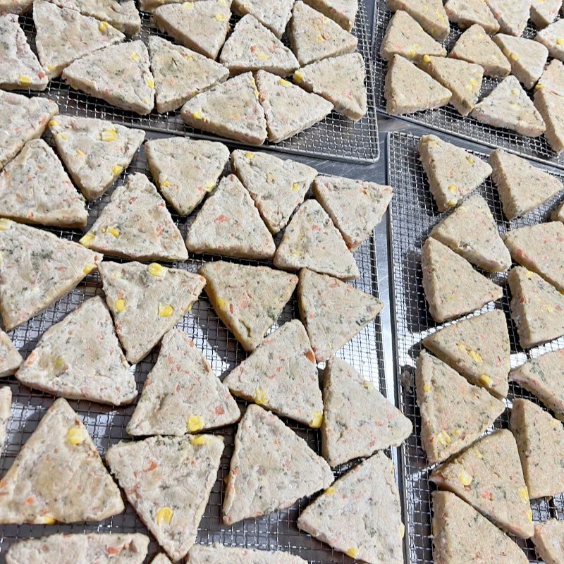 Handcrafted Pet Sushi Triangles – 10-Pack, Fresh Chicken, Salmon &amp; Veggie Dog Treats, No Additives, Perfect for Meal Toppers, Training Rewards, and Decoration