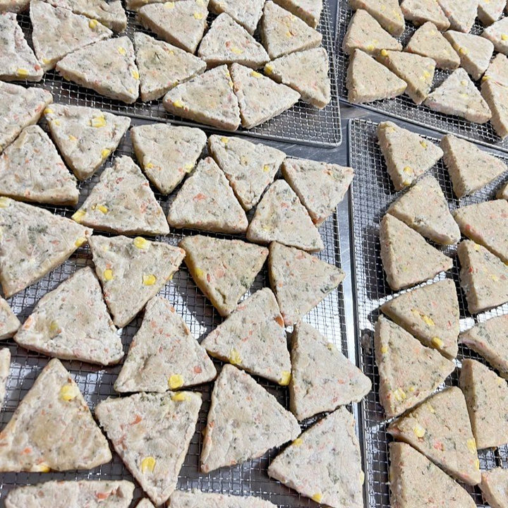 Handcrafted Pet Sushi Triangles – 10-Pack, Fresh Chicken, Salmon &amp; Veggie Dog Treats, No Additives, Perfect for Meal Toppers, Training Rewards, and Decoration