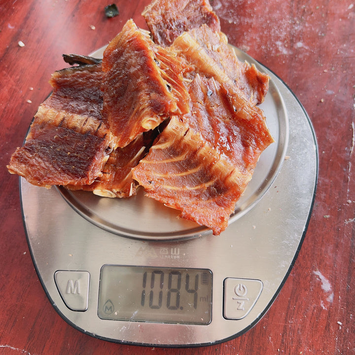 Handcrafted Salmon Skin Pet Treats – Rich in Vitamin D &amp; Omega-3 Fatty Acids, Promotes Growth &amp; Coat Shine, Dental Health, No Additives – 20 Pieces, Individually Vacuum-Sealed