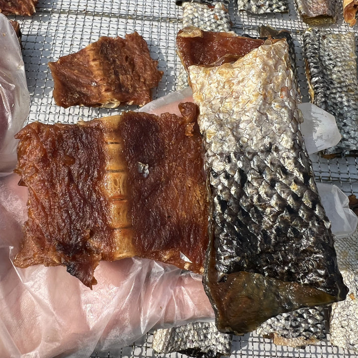 Handcrafted Salmon Skin Pet Treats – Rich in Vitamin D &amp; Omega-3 Fatty Acids, Promotes Growth &amp; Coat Shine, Dental Health, No Additives – 20 Pieces, Individually Vacuum-Sealed